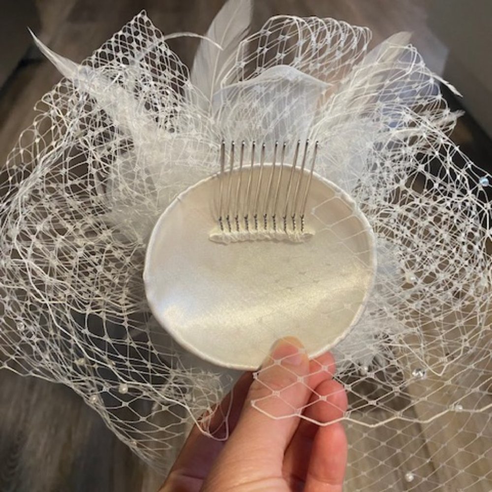 David's Bridal - Feather Fascinator - Picture 2 of 3
